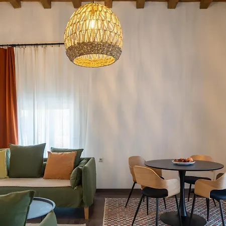 Quattro Domus 4-historical Townhouse Apartment *